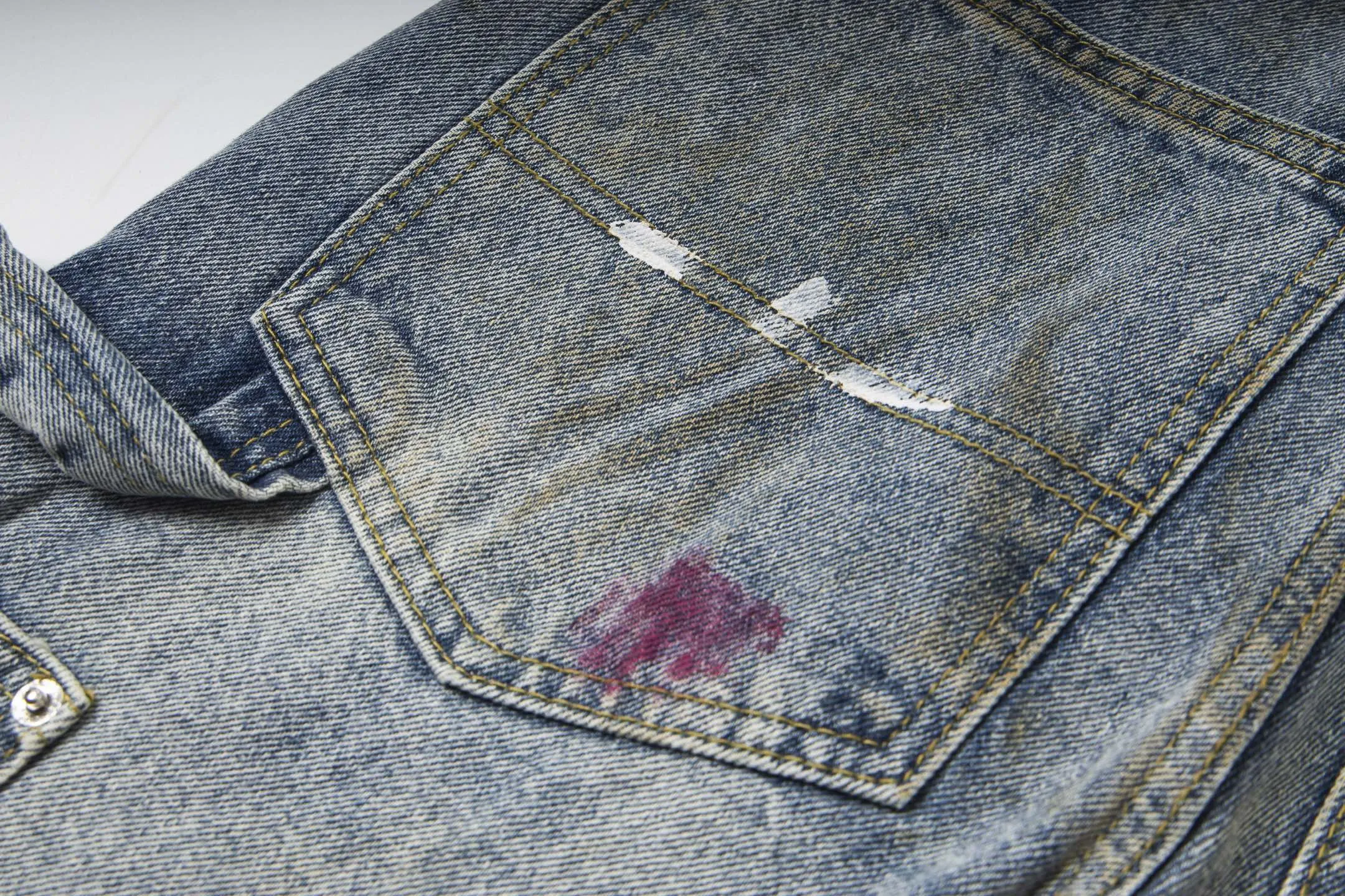 #8179 P260💰 GALLERY DEPT. Vintage splash-ink hole-cut logging spray-on dirty mud-dyed loose washed jeans - truly restore the ultimate texture of Vintage - original hardware accessories washed and other elevators, QR code analysis are all purchased from the original factory, high degree of restoration, you are welcome to compare with a certain product~ - Three-dimensional version Loose and comfortable, not picky about the figure, tall and slim, factory Seiko, original quality control, same style for men and women, can be matched with couples, versatile recommendation Essential jeans for all seasons - sizes: 28 30 32 34 36